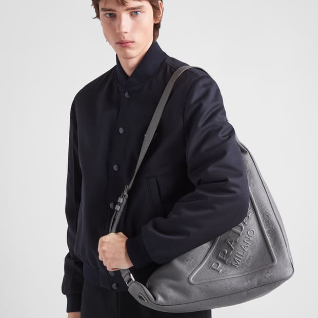 프라다 레더 트라이앵글 백