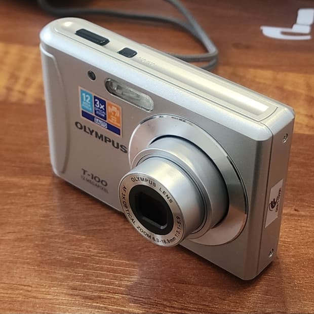 올림푸스 T-100 실버 디카 팝니다.