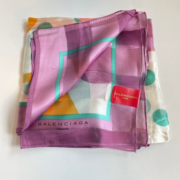 발렌시아가 레트로 스카프 새상품