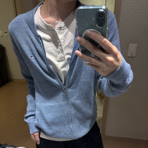 [M] 타미진스(Tommy Jeans) 클래식 플래그 로고 풀집업 니트