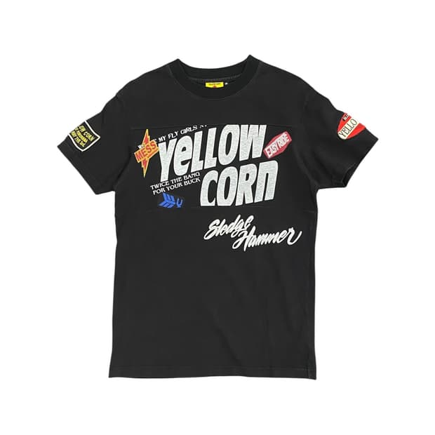 Yellow corn 스포티 패치 로고 디테일 반팔 티셔츠