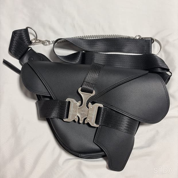 이우가마카라스 버클백 크로스백