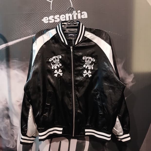 위캔더스 수베니어 자켓 스카쟌