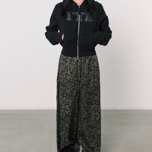 쓰리투에이티 LEOPARD TASSEL PANTS GREEN