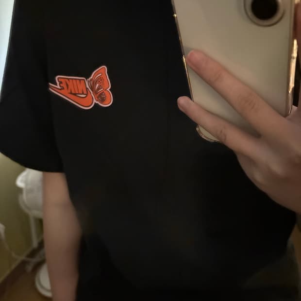 나이키 자수나비 반팔티