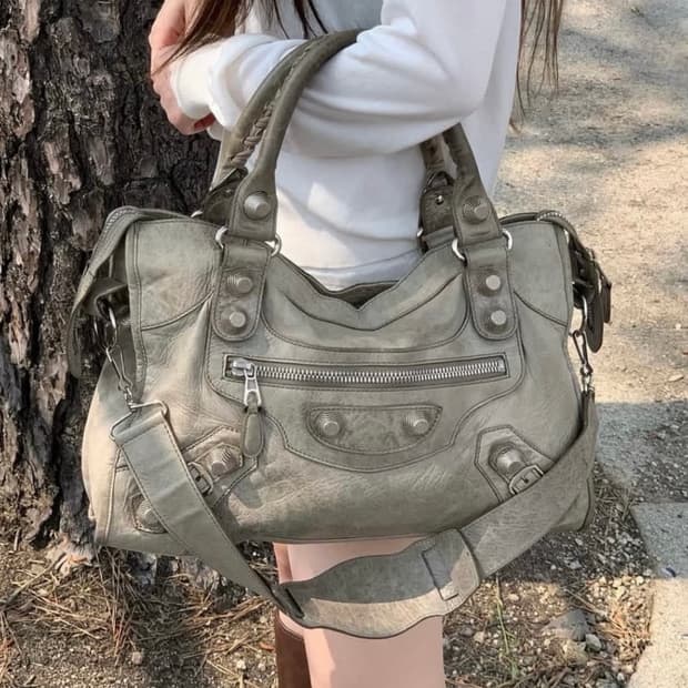 발렌시아가 모터백 카키그레이 A급