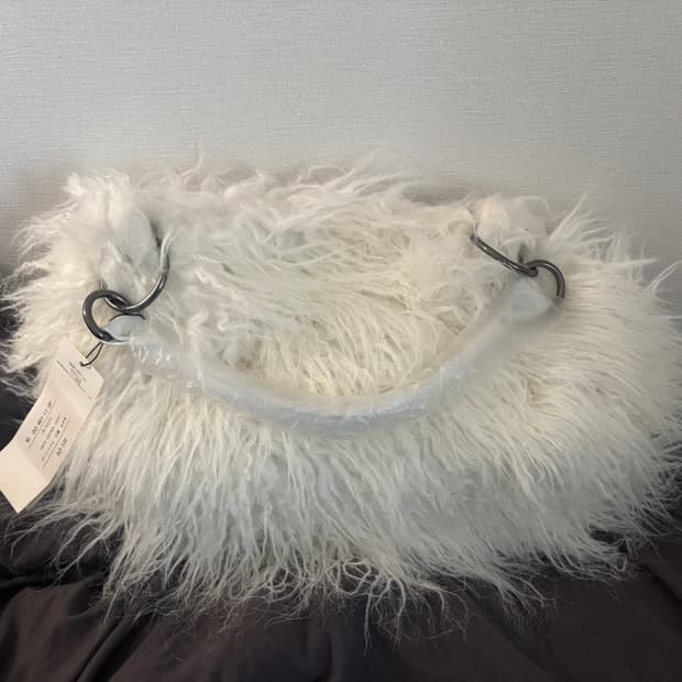 새상품 Y‘SACCS 퍼 숄더백