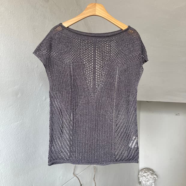 그레이 패턴 넥 포인트 레이어드 베스트