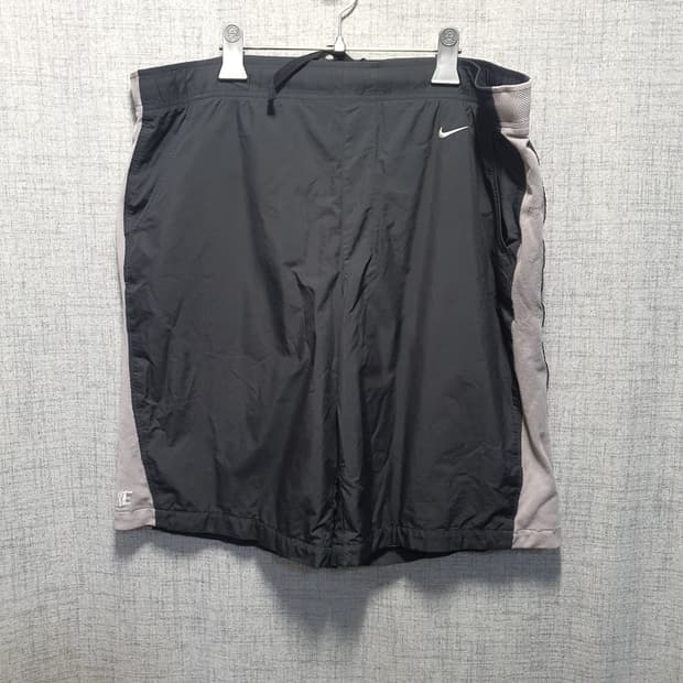 나이키 스우시 사이드라인 반바지 
