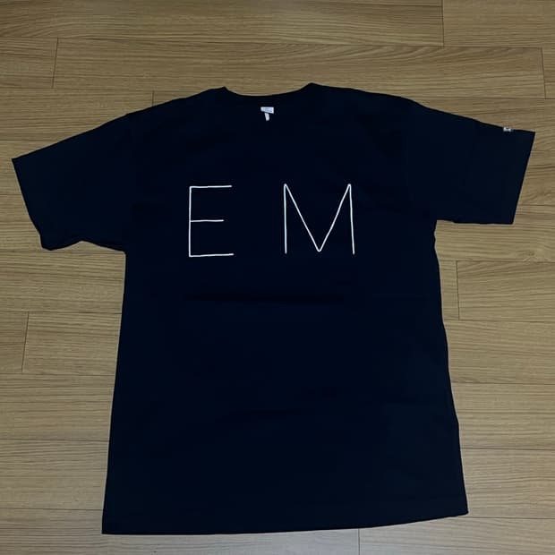앤즈앤드민즈 EM 로고 티셔츠