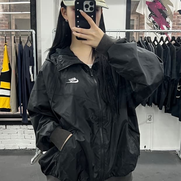 나이키 윈드러너 올블랙 바람막이