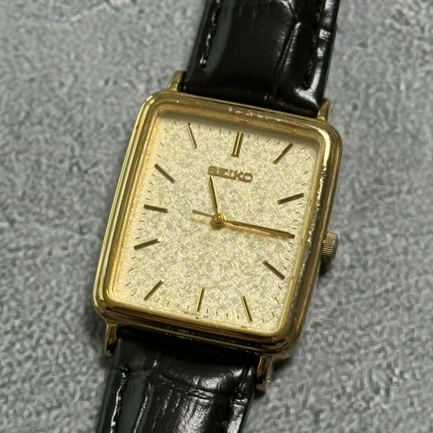 세이코 Seiko 샴페인 골드 다이얼 스퀘어 쿼츠