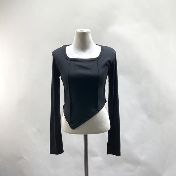 LYDIA 여성 사선 크롭 긴팔티셔츠 블랙 S 