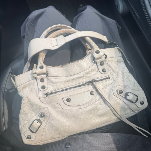 발렌시아가 모터백 시티백