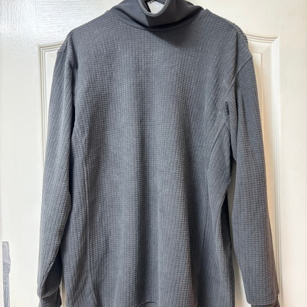 투어스테이지 폴라티 터틀넥 105 미사용