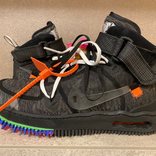 나이키 x 오프화이트 에어포스 1 미드 SP 블랙