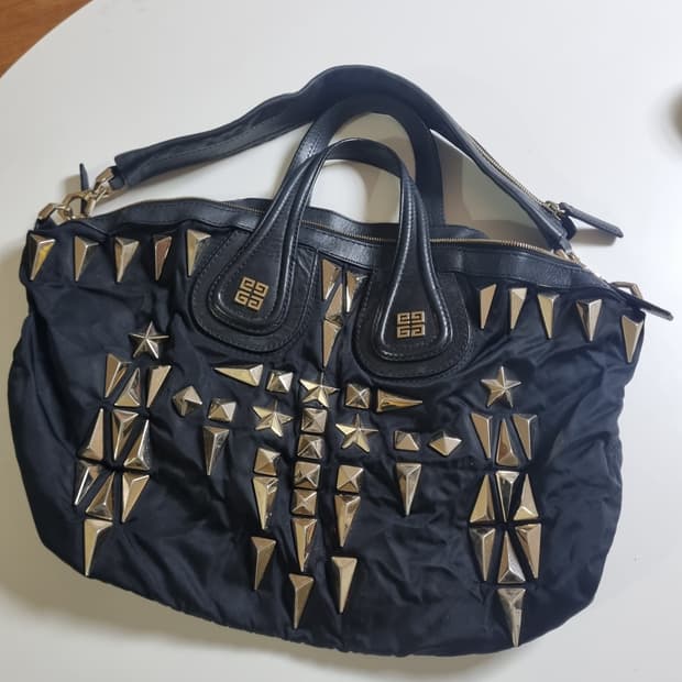 지방시 스터드 나이팅게일