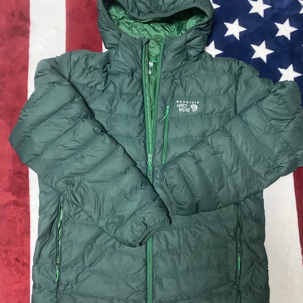마운틴하드웨어 경량 패딩