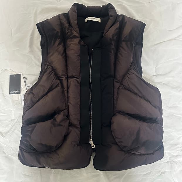 [L] 지용킴 23AW 선블리치 다운 베스트