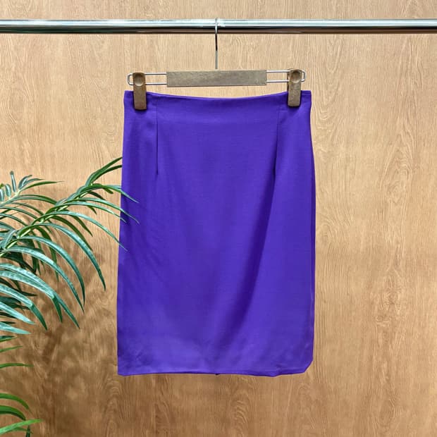 베르사체 미디 스커트 무지 백 슬릿 디테일 H라인 퍼플