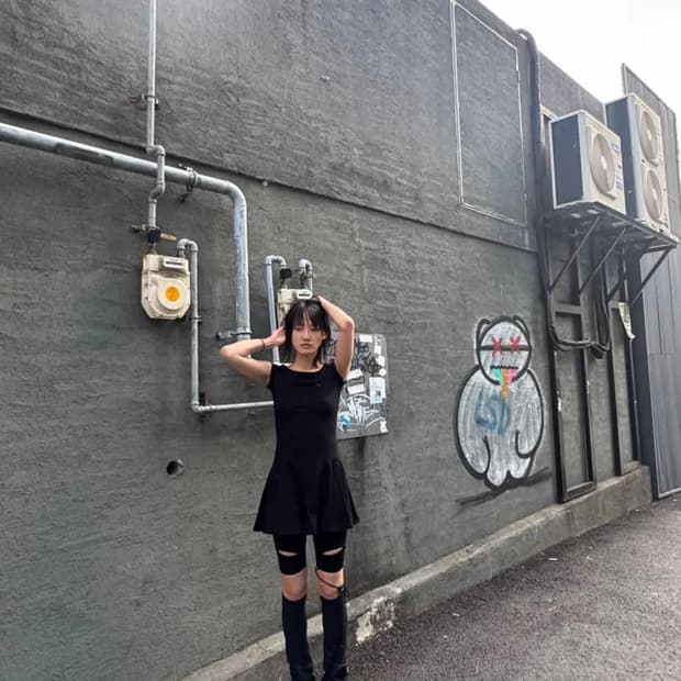 오호스 i:e Fluid Capsleeve Dress 01 / Black