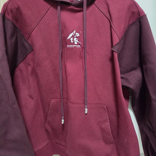 아더에러 버건디 후드티 100