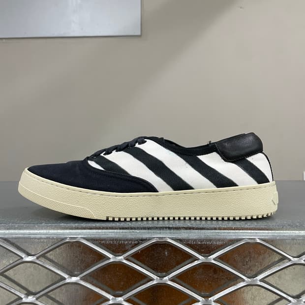 오프화이트 어센틱 블랙 스니커즈 40