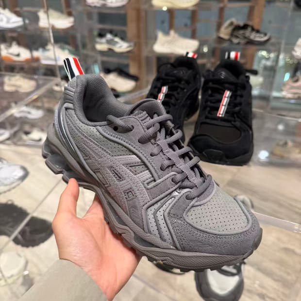 톰브라운 x 아식스 젤카야노 14 스니커즈