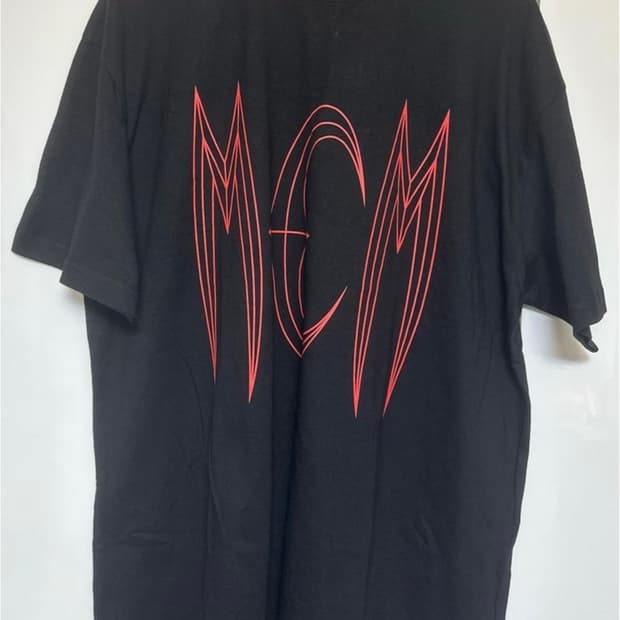 MCM 블랙 로고 반팔 티셔츠