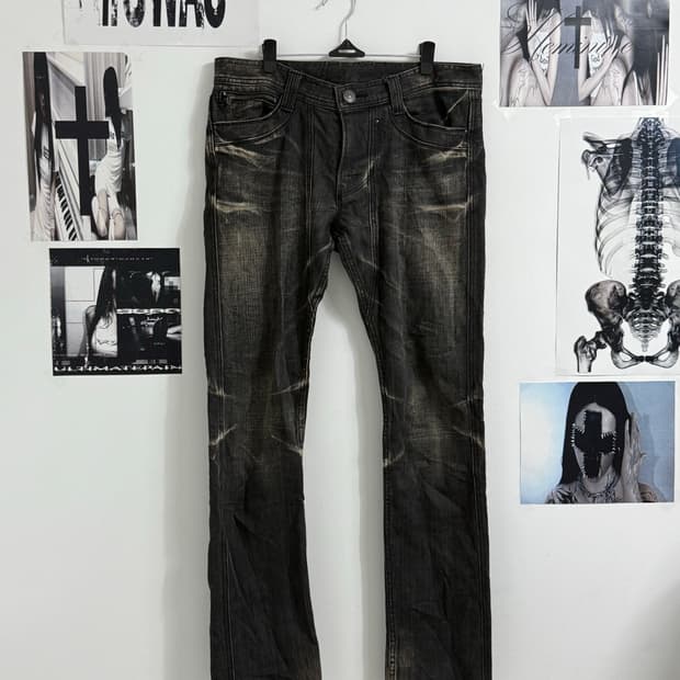 00s grunge mood washing jeans