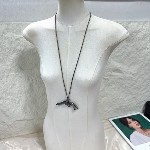 빈티지 고딕 권총  큐빅 꽈배기 목걸이