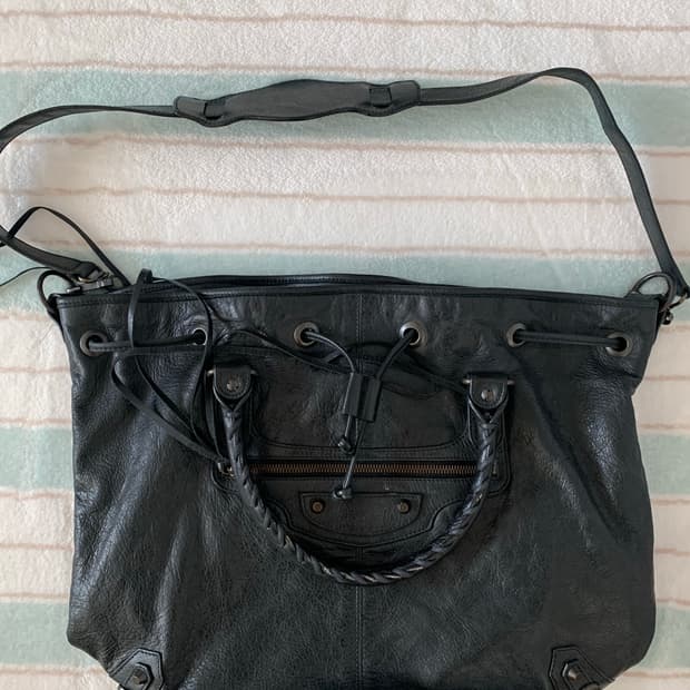 발렌시아가 모터백 블랙