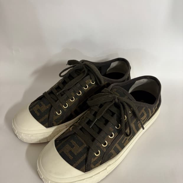 FENDI 스니커즈