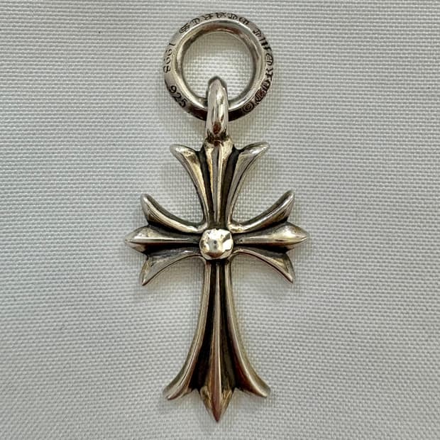 크롬하츠 타이니 크로스 팬던트 팝니다