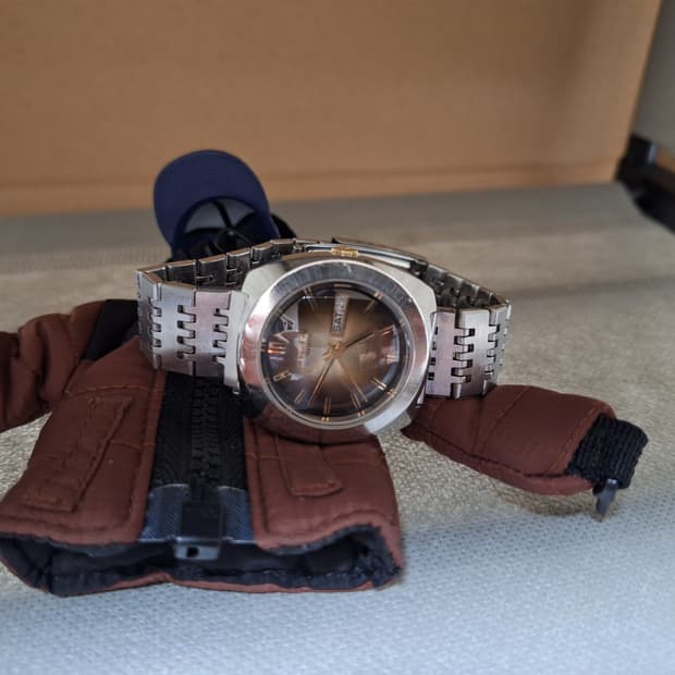 시티즌 빈티지 오토매틱 스퀘어드 시계 판매합니다