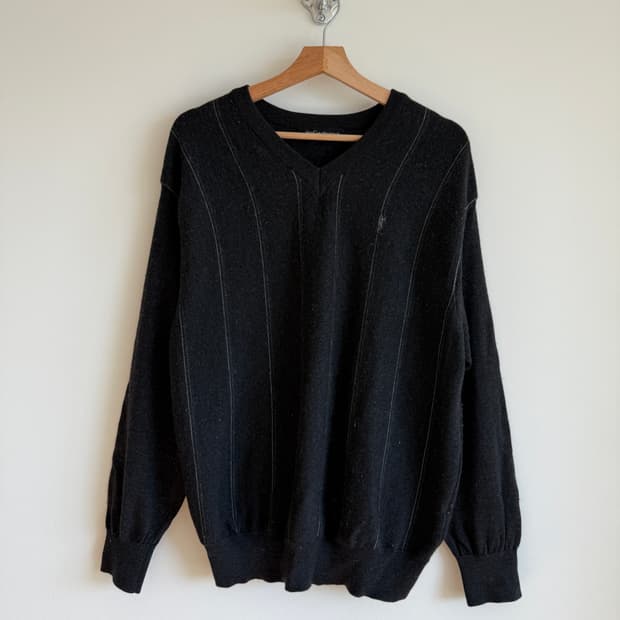 입생로랑(YSL) 브이넥 니트