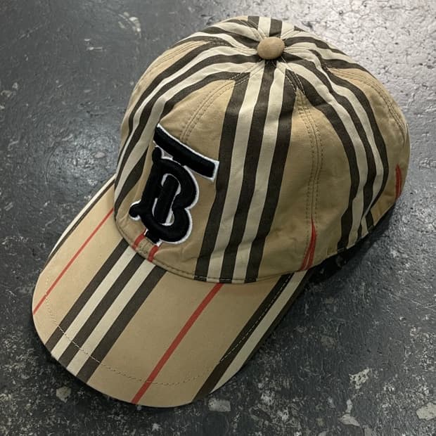 버버리 모노그램 모티프 TB로고 볼캡 