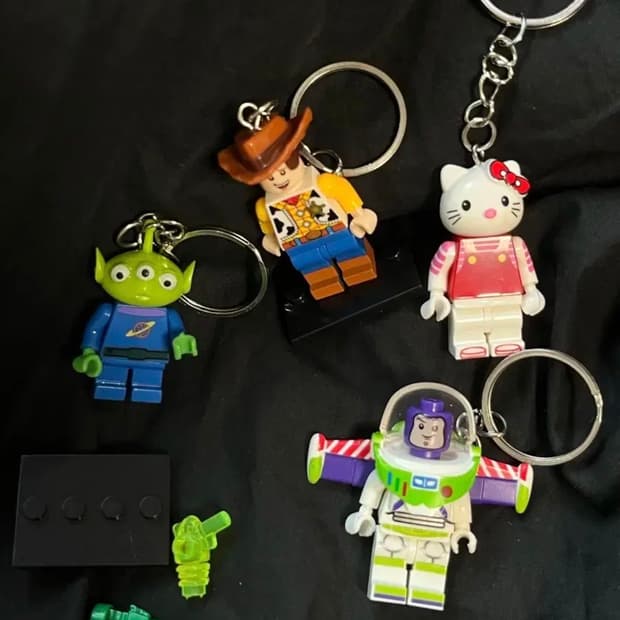 [새상품] 토이스토리 키링 레고 버즈 우디 헬로키티