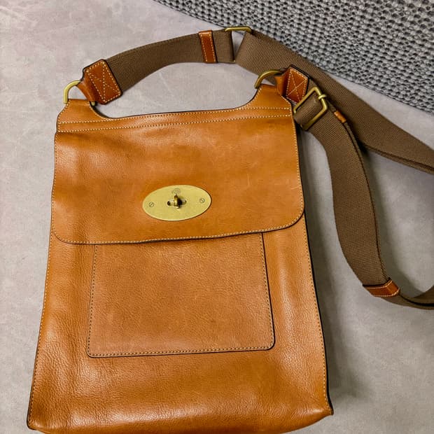 멀버리 안토니 메신저백 Oak 베지터블 가죽 / L