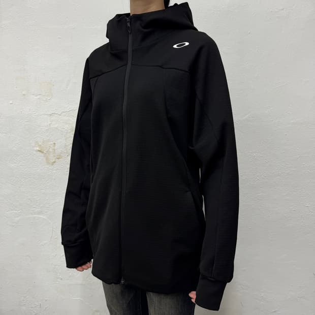 오클리 블랙컬러 폴리에스터 혼방 테크 서클로고 뉴버전 후드 집업 자켓