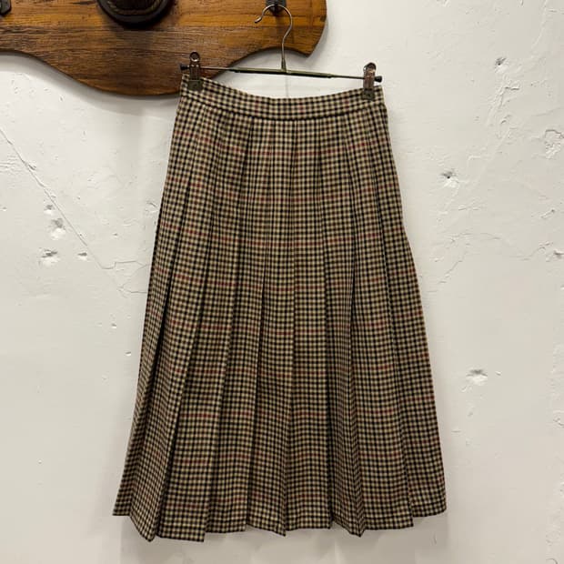 23) J.Press Wool Pleated Check Skirt