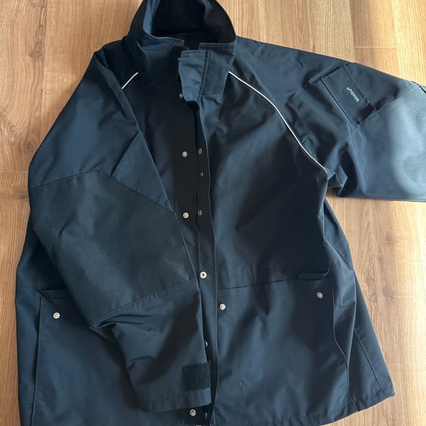 MNGU 윈드브레이커