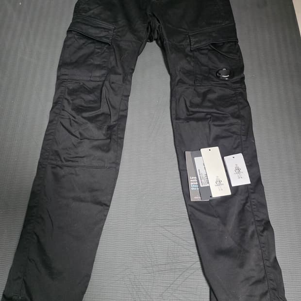 CP Company 씨피컴퍼니 카고 팬츠