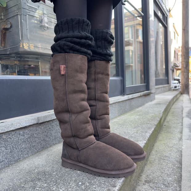 Celtic & Co 스웨이드 시어링 니하이 어그 부츠