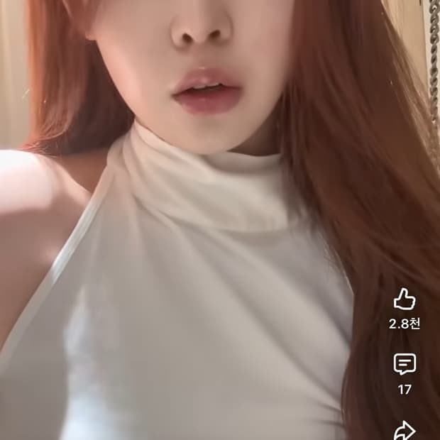 브랜디멜빌 화이트 홀터넥 나시