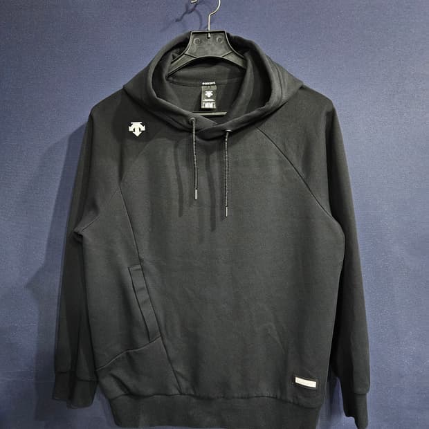 데상트 자수 블랙 남성 105~110 포켓 후드티 