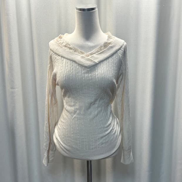 엑시즈팜 레이스 브이넥 니트