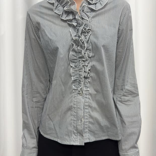 frill line shirt