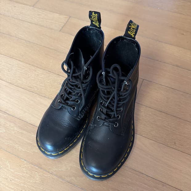 DR. MARTENS 닥터마틴 8홀 에어 쿠션 솔 부츠 워커 UK3
