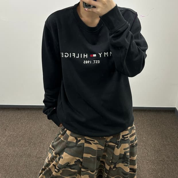 Tommy Hilfiger 타미힐피거 스펠아웃로고 블랙 맨투맨